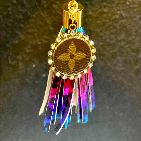 Leopard Multi Color Wrist Bangle Keychain with Tassel Accent - Picture 3 of 9